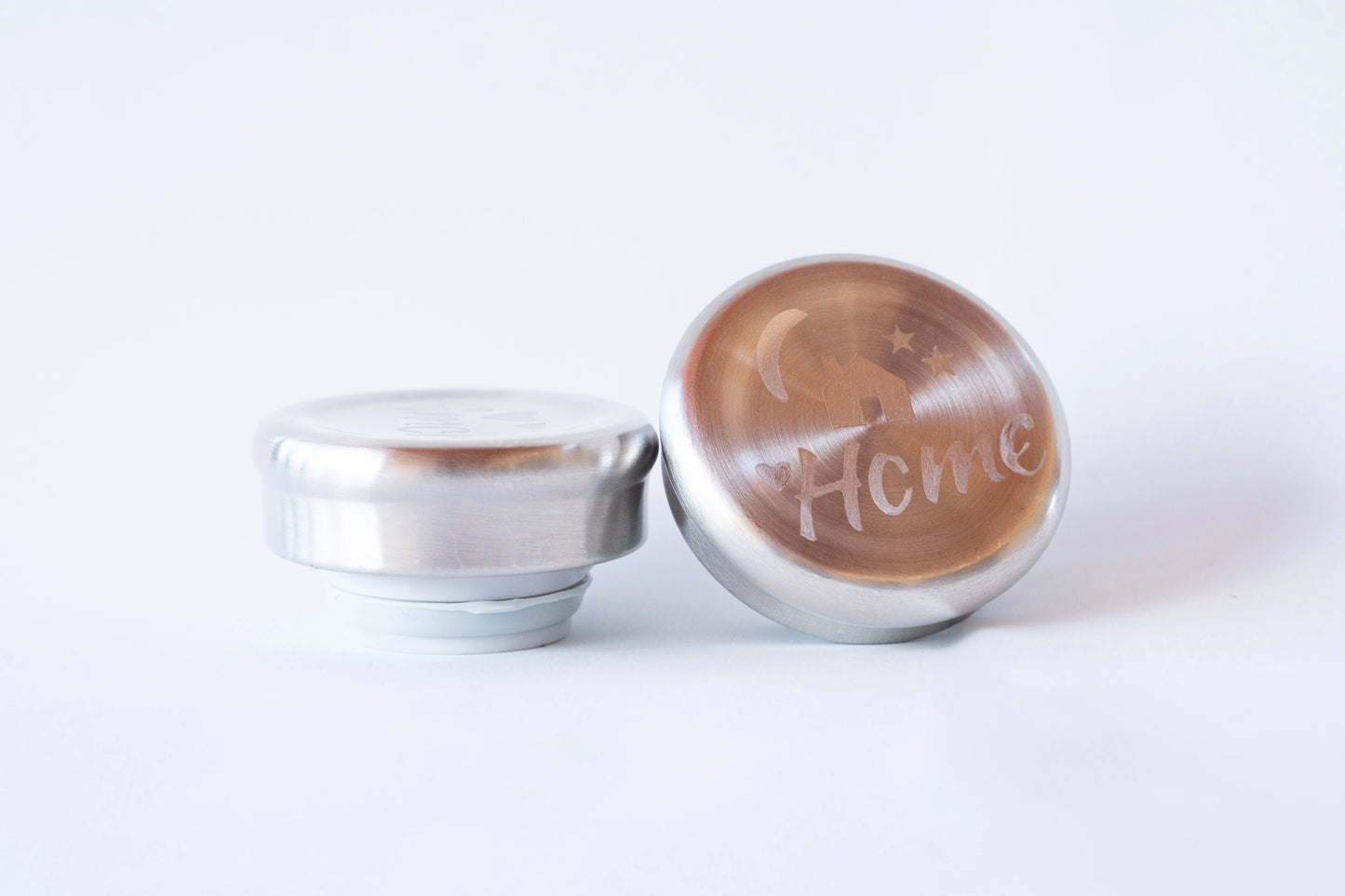 Luxury reusable thermal water bottle inspired by Trevi fountain in Rome, with eco-friendly collectible packaging by RomAntica Design – perfect Italian souvenir and gift.