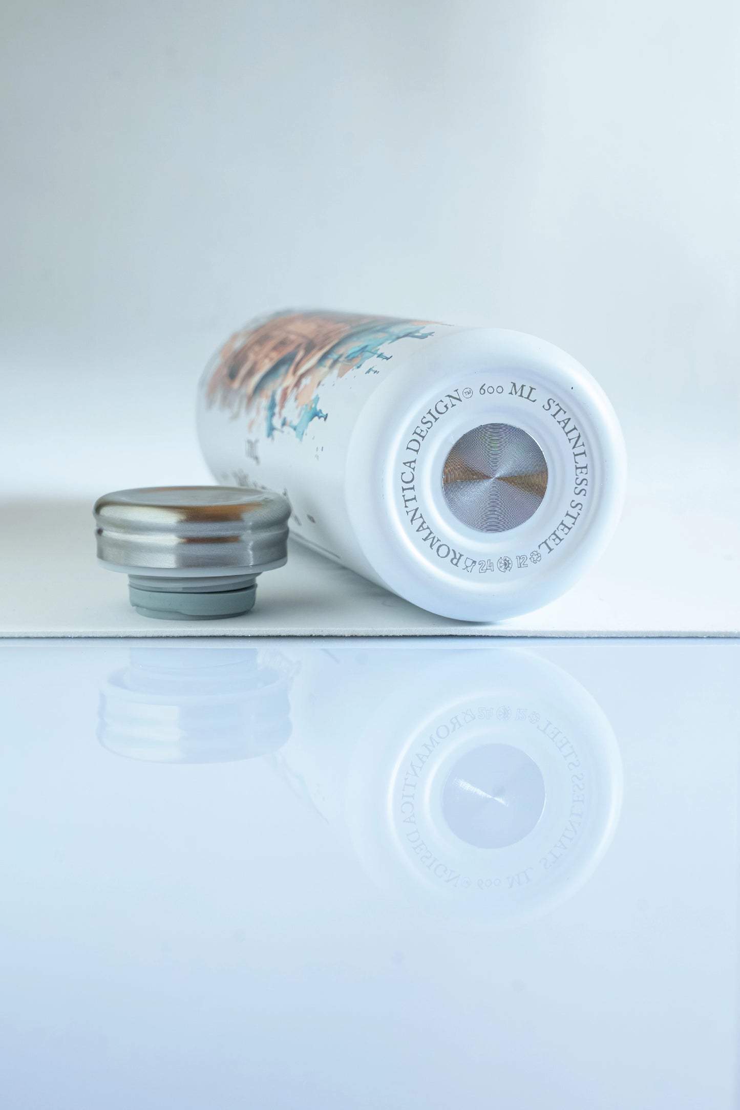 Luxury reusable thermal water bottle inspired by Trevi fountain in Rome, with eco-friendly collectible packaging by RomAntica Design – perfect Italian souvenir and gift.