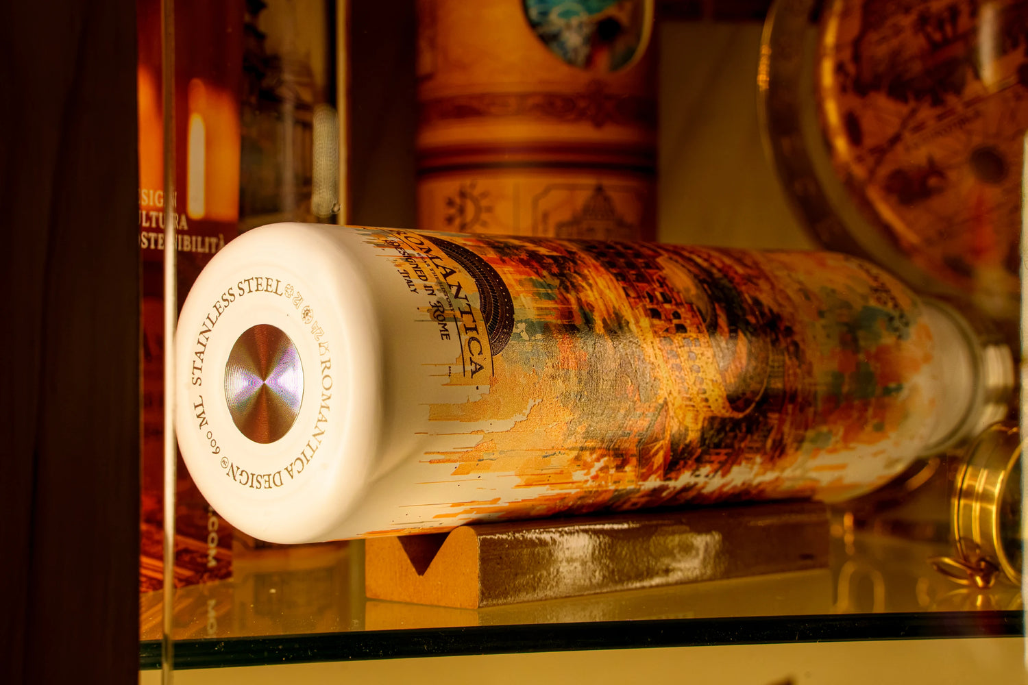 RomAntica Design thermal bottle detail, premium Rome souvenir with collectible packaging